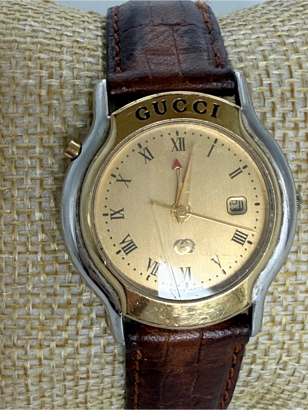 Gucci Mondiale 8200 jr  010214 gold date vintage